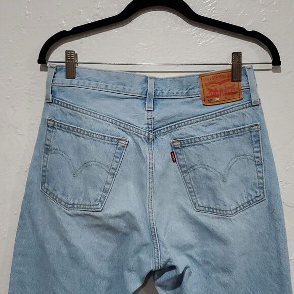 Levis 501 150s in Light Wash Size 28 - Picture 9 of 14